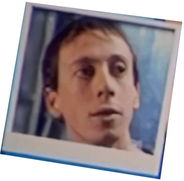 Fabio in una fotografia incorniciata